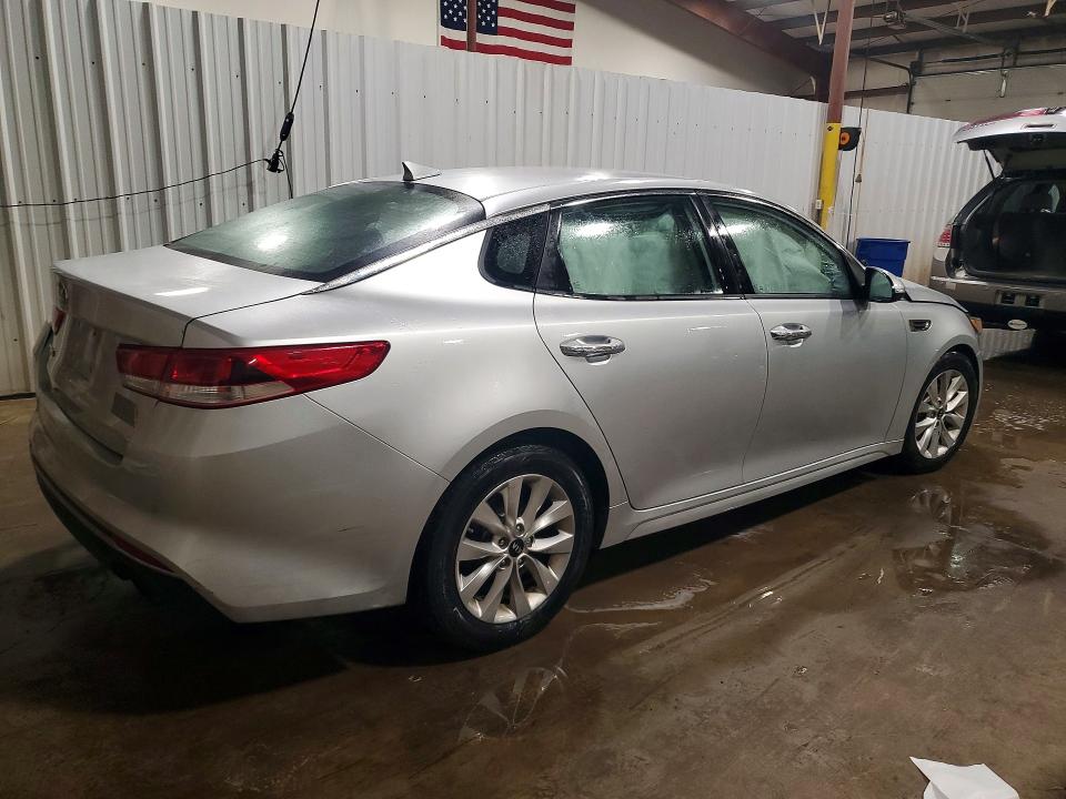 Photo 3 from auction – 2018 KIA OPTIMA with VIN 5XXGT4L39JG253806