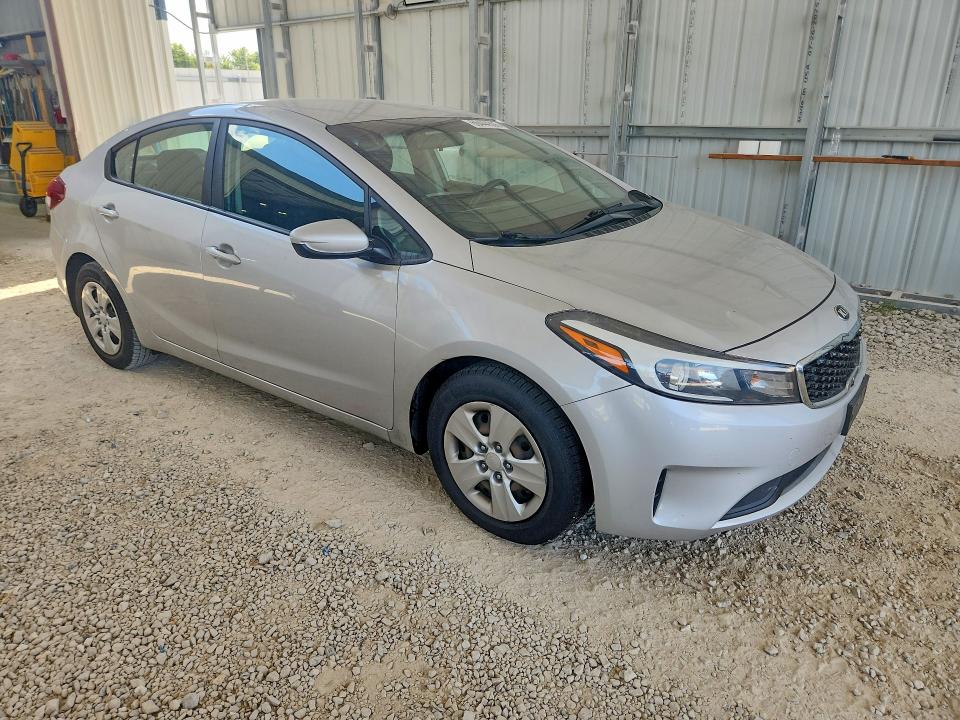 Photo 4 from auction – 2018 KIA FORTE with VIN 3KPFK4A7XJE234372