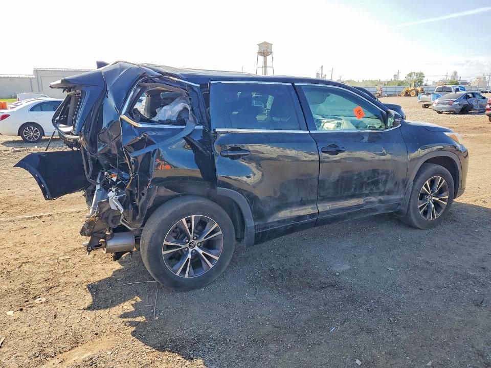 Photo 3 from auction – 2017 TOYOTA HIGHLANDER with VIN 5TDBZRFH8HS388720