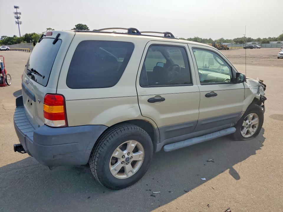 Photo 3 from auction – 2005 FORD ESCAPE with VIN 1FMYU93125KD74746