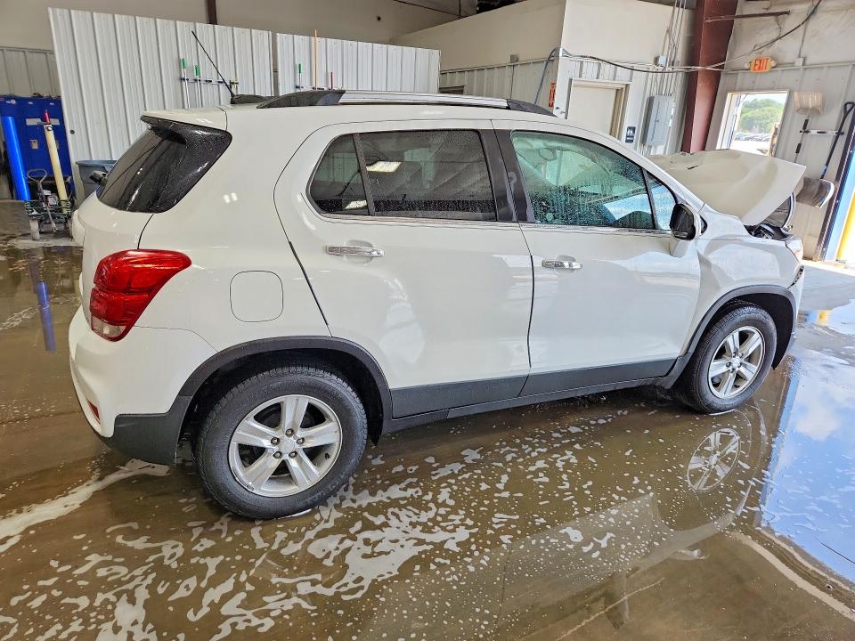 Photo 3 from auction – 2017 CHEVROLET TRAX with VIN 3GNCJLSB4HL213758