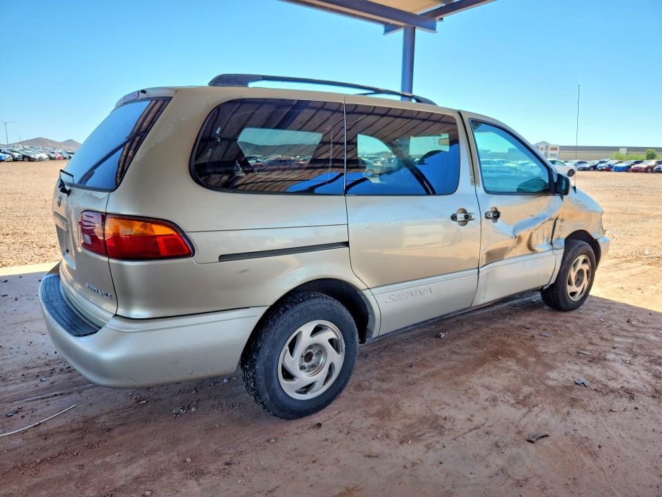 Photo 3 from auction – 2000 TOYOTA SIENNA with VIN 4T3ZF13C3YU259297