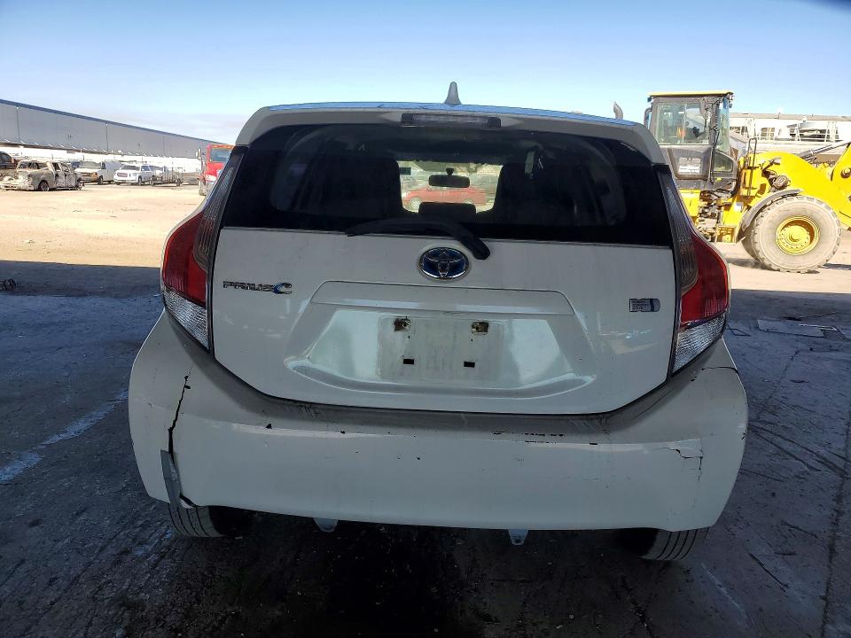 Photo 6 from auction – 2015 TOYOTA PRIUS C with VIN JTDKDTB32F1110427