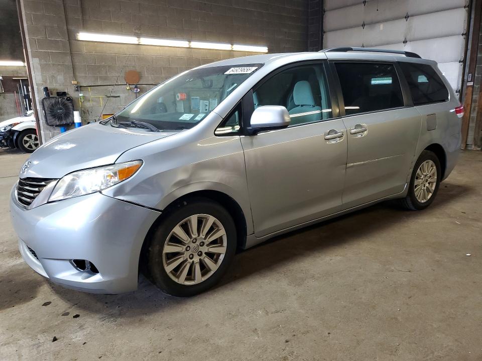 TOYOTA SIENNA 2014 with VIN 5TDJK3DC1ES090560 - Photo from auction