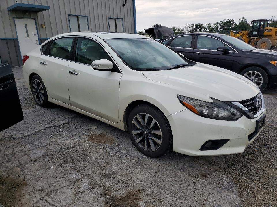 Photo 4 from auction – 2017 NISSAN ALTIMA with VIN 1N4AL3APXHC146219