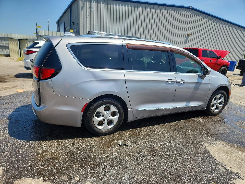 Photo 3 from auction – 2017 CHRYSLER PACIFICA with VIN 2C4RC1EG7HR543762