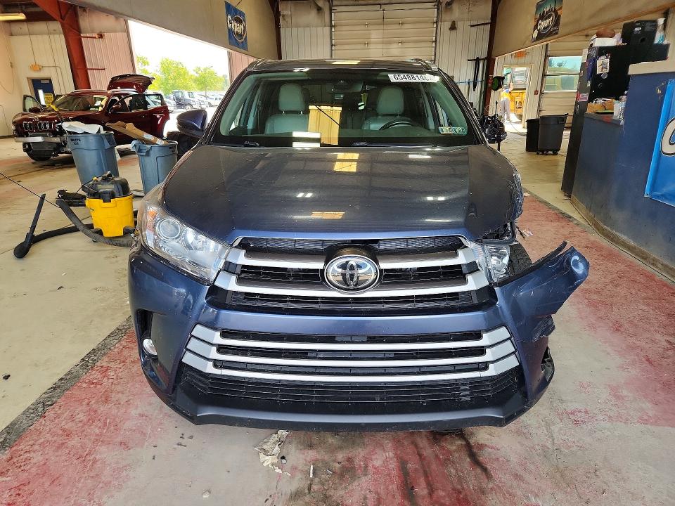 Photo 5 from auction – 2017 TOYOTA HIGHLANDER with VIN 5TDJZRFH1HS429281