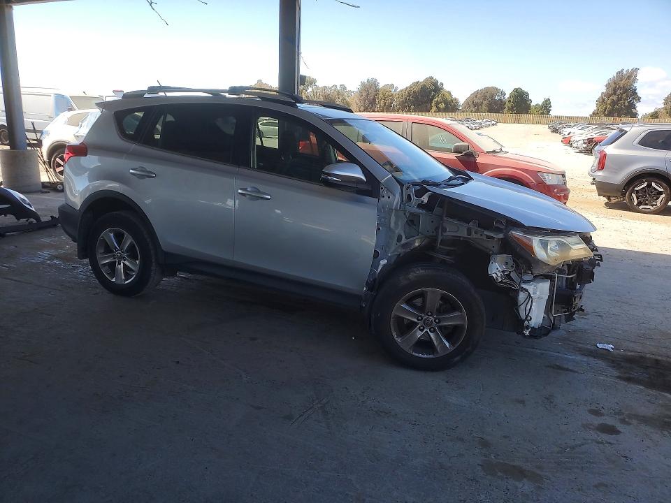 Снимка 4 от търг – 2015 TOYOTA RAV4 с VIN JTMRFREV8FD128812
