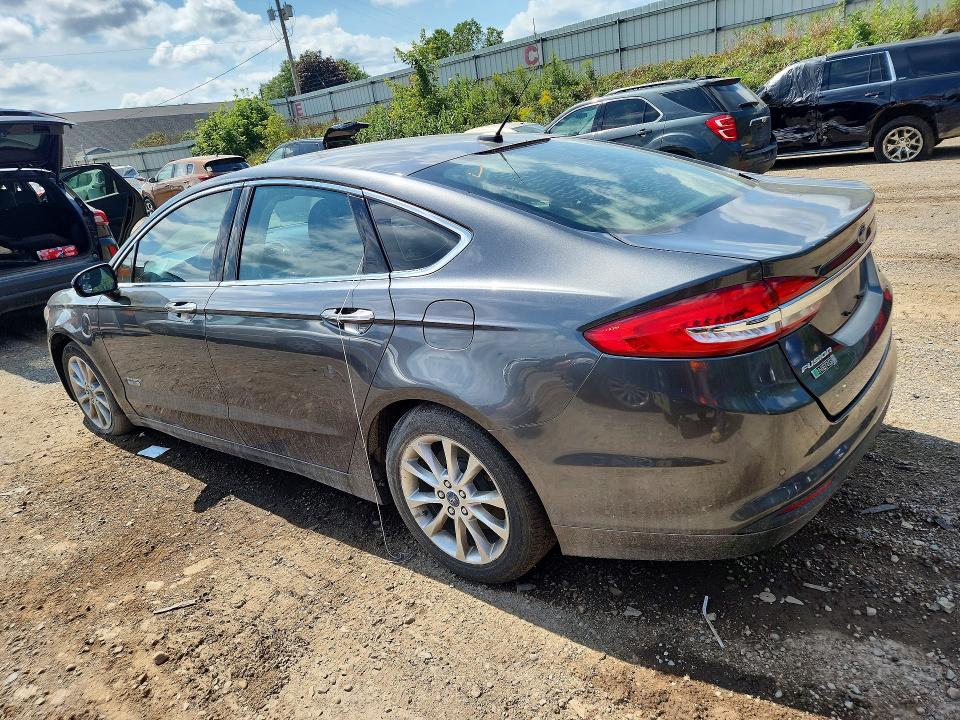 Photo 2 from auction – 2017 FORD FUSION with VIN 3FA6P0PU7HR202303