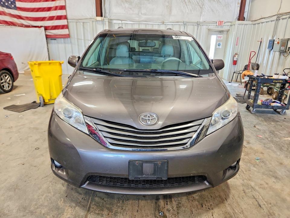 Photo 5 from auction – 2013 TOYOTA SIENNA with VIN 5TDDK3DC2DS049995