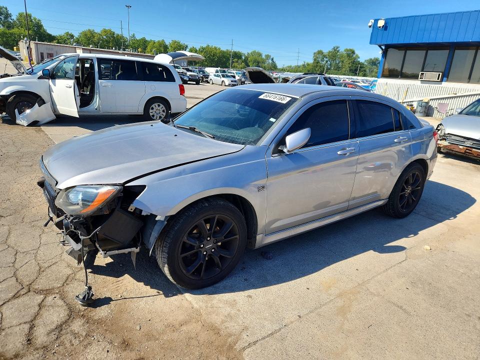 CHRYSLER 200 2014 with VIN 1C3CCBCG7EN183470 - Photo from auction
