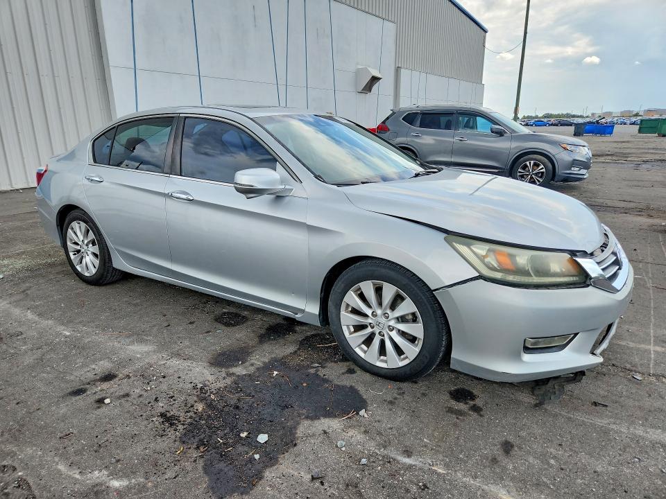 Photo 4 from auction – 2013 HONDA ACCORD with VIN 1HGCR2F85DA090873