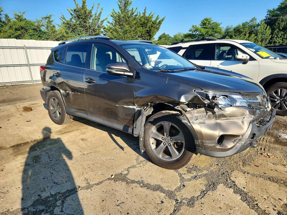 Photo 4 from auction – 2015 TOYOTA RAV4 with VIN JTMRFREV6FD156382