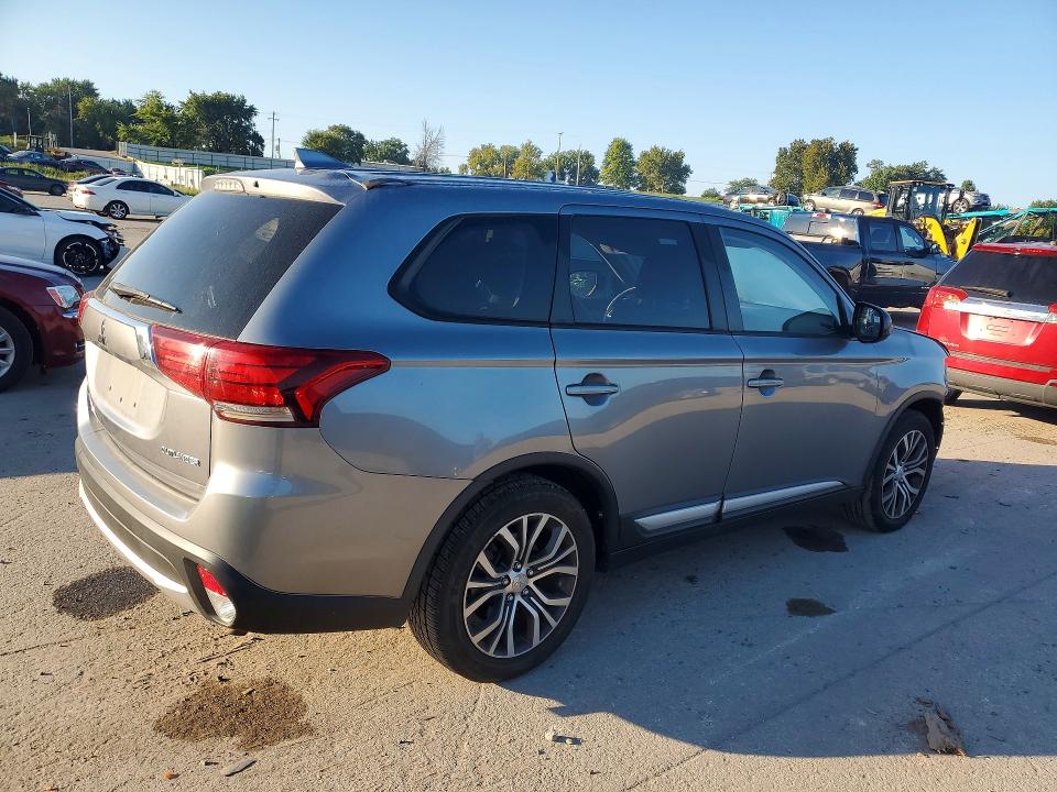 Photo 3 from auction – 2018 MITSUBISHI OUTLANDER with VIN JA4AD2A36JZ052866