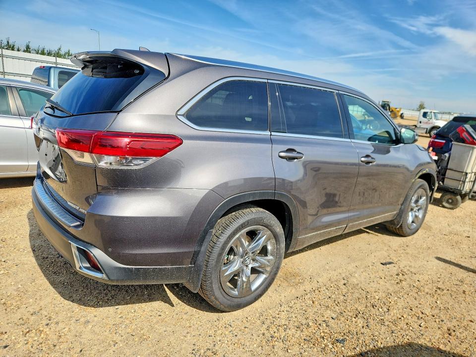 Photo 3 from auction – 2018 TOYOTA HIGHLANDER with VIN 5TDDZRFH5JS841366