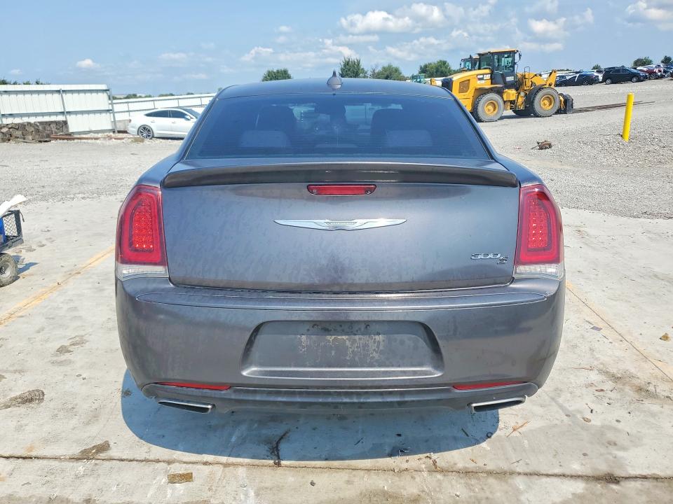 Photo 6 from auction – 2018 CHRYSLER 300 with VIN 2C3CCABGXJH228898