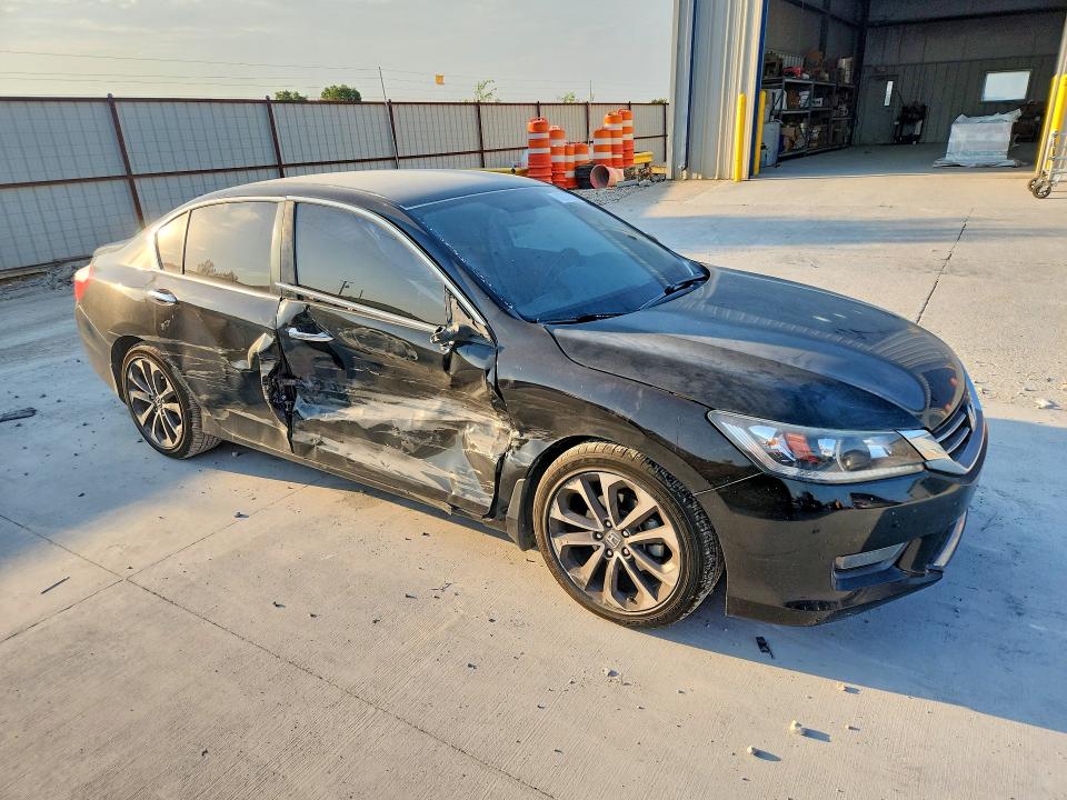 Photo 4 from auction – 2015 HONDA ACCORD with VIN 1HGCR2F52FA089673