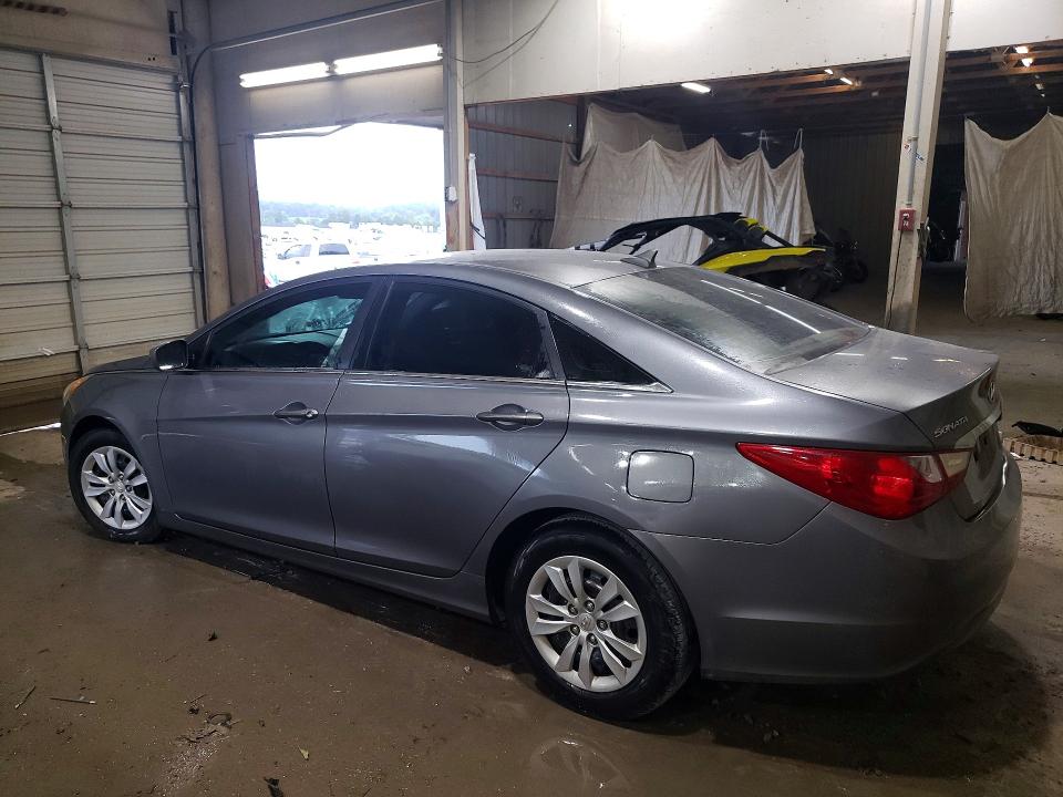 Photo 2 from auction – 2011 HYUNDAI SONATA with VIN 5NPEB4AC7BH045362