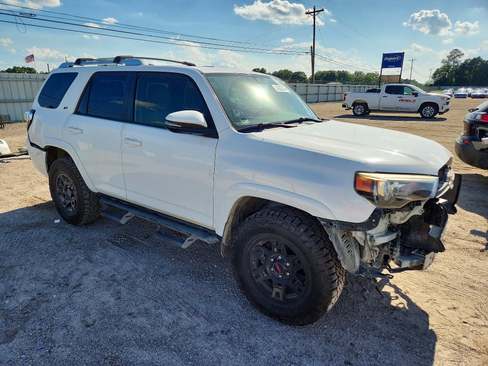 Photo 4 from auction – 2018 TOYOTA 4RUNNER with VIN JTEBU5JR0J5550712