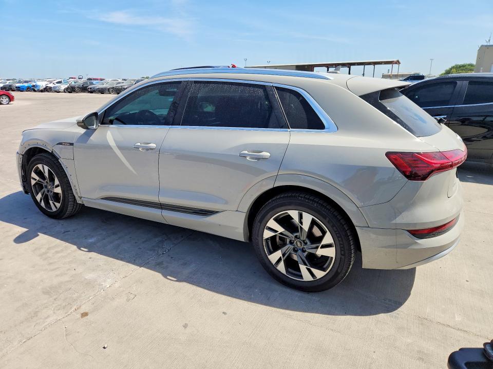 Фото 2 с аукциона – 2022 AUDI E-TRON с VIN WA1AAAGEXNB023932