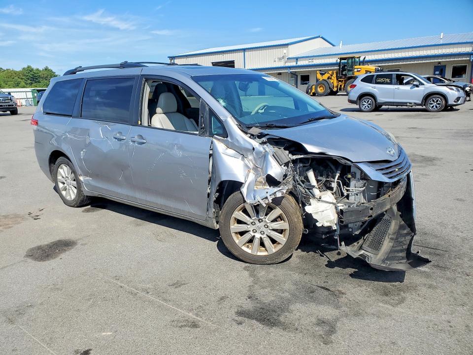 Photo 4 from auction – 2011 TOYOTA SIENNA with VIN 5TDDK3DC4BS018423