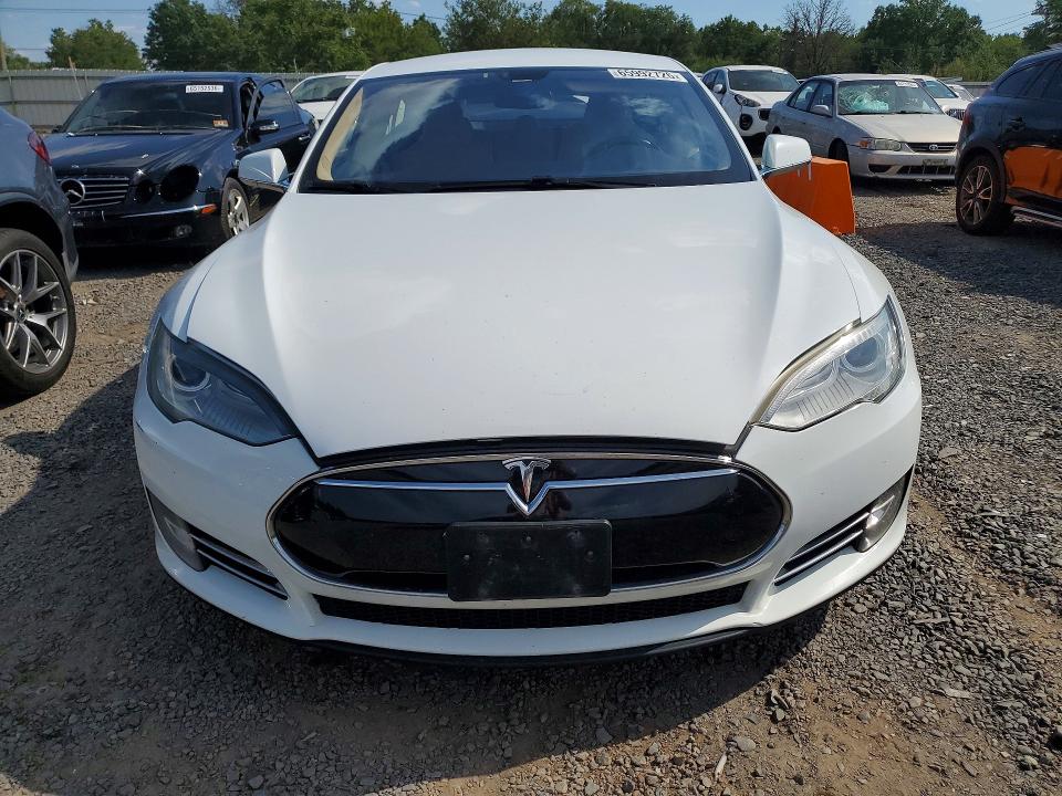 Photo 5 from auction – 2013 TESLA MODEL S with VIN 5YJSA1CN8DFP03405