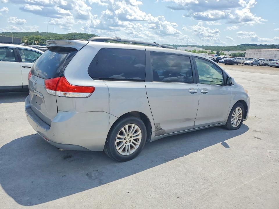Photo 3 from auction – 2011 TOYOTA SIENNA with VIN 5TDYK3DC0BS015276