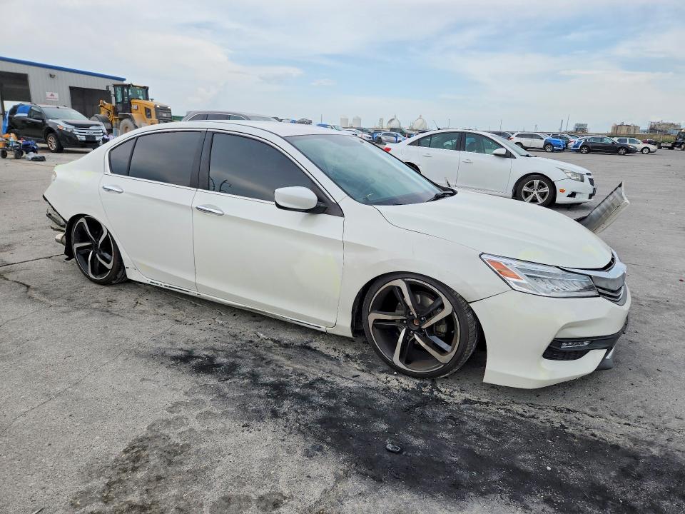 Photo 4 from auction – 2014 HONDA ACCORD with VIN 1HGCR2F57EA274638
