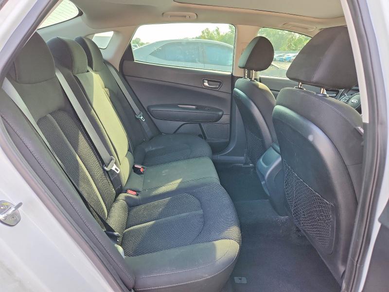 Photo 10 from auction – 2019 KIA OPTIMA with VIN 5XXGT4L38KG331980