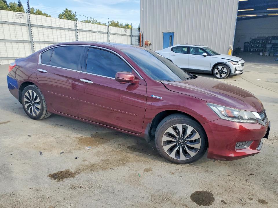 Photo 4 from auction – 2014 HONDA ACCORD with VIN 1HGCR6F53EA000487