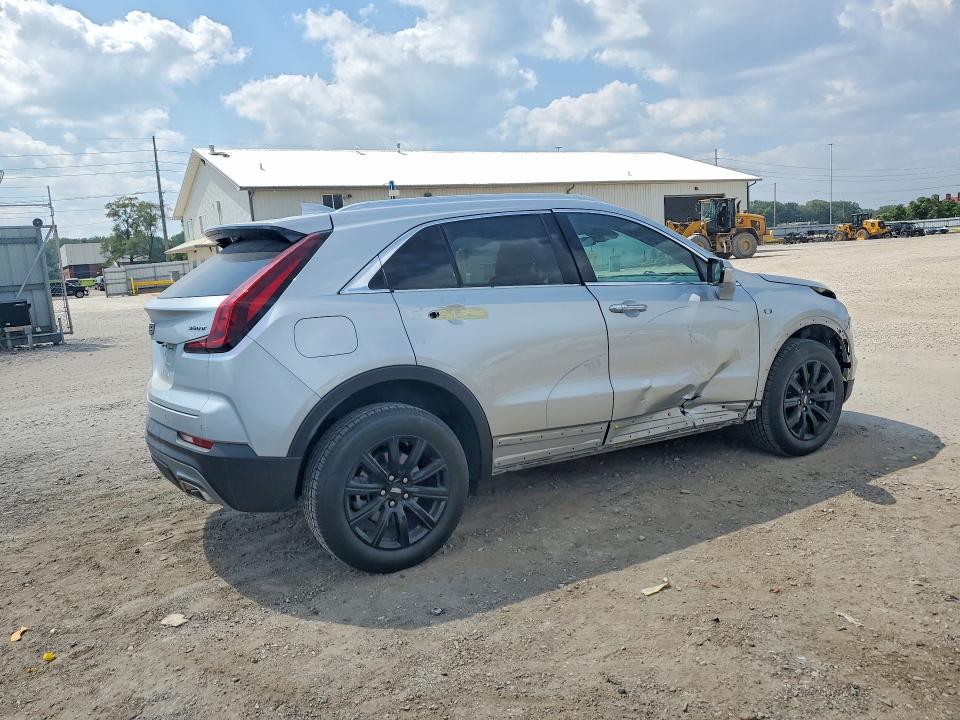 Photo 3 from auction – 2022 CADILLAC XT4 with VIN 1GYFZDR47NF131874