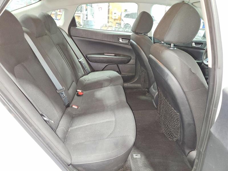 Photo 10 from auction – 2019 KIA OPTIMA with VIN 5XXGT4L38KG325595