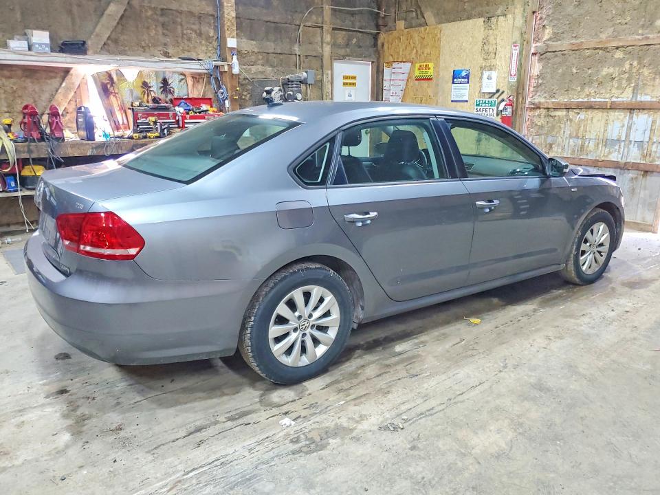 Photo 3 from auction – 2014 VOLKSWAGEN PASSAT with VIN 1VWAT7A3XEC095893