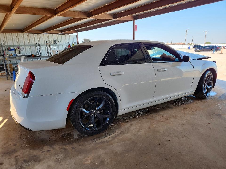 Photo 3 from auction – 2022 CHRYSLER 300 with VIN 2C3CCABG5NH127161