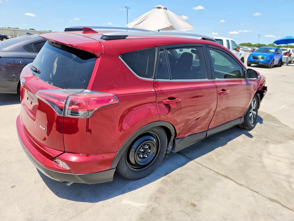 Снимка 3 от търг – 2018 TOYOTA RAV4 с VIN JTMWFREV4JD130424