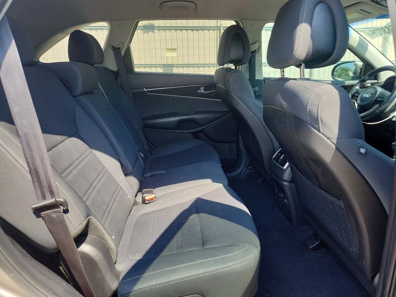 Photo 11 from auction – 2016 KIA SORENTO with VIN 5XYPG4A36GG137426