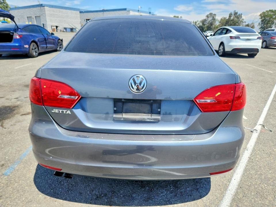 Photo 6 from auction – 2014 VOLKSWAGEN JETTA with VIN 3VW2K7AJ7EM372312