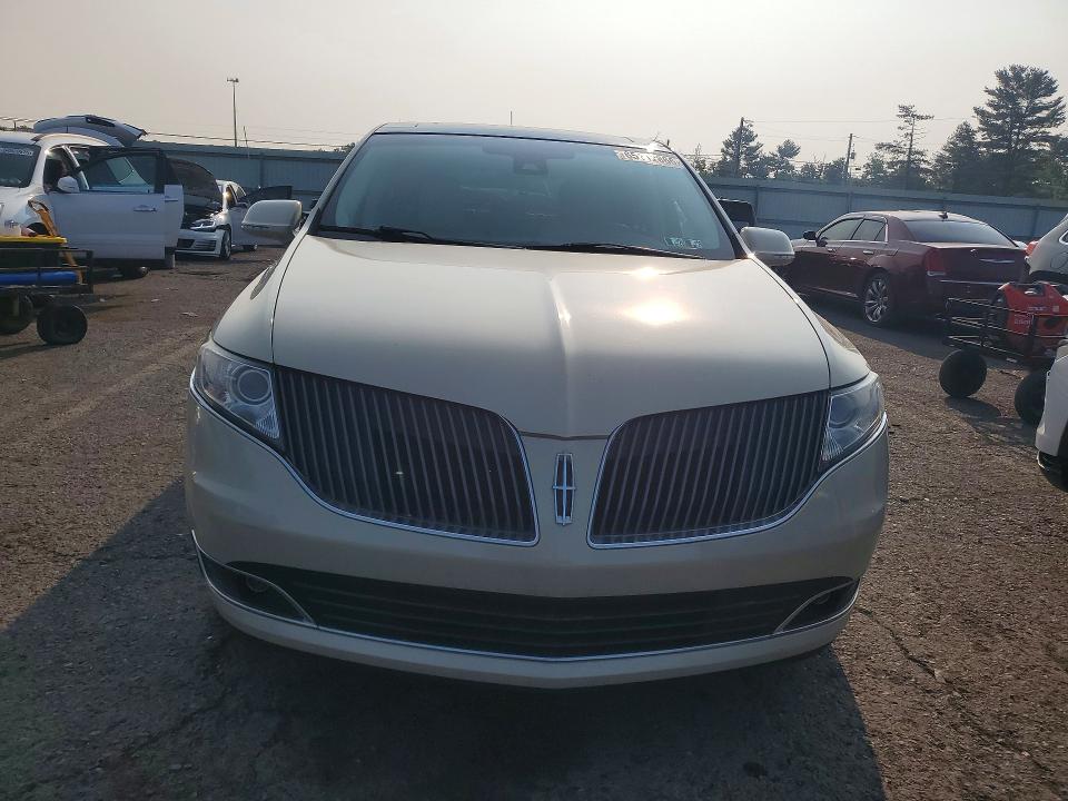 Photo 5 from auction – 2016 LINCOLN MKT with VIN 2LMHJ5AT6GBL02634