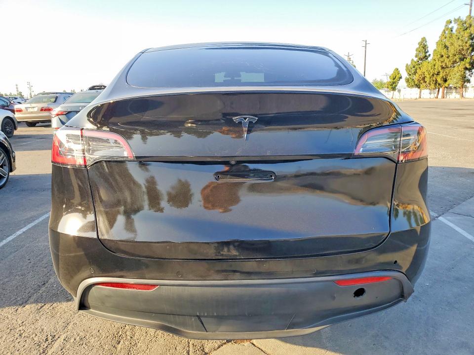 Photo 6 from auction – 2021 TESLA MODEL Y with VIN 5YJYGAEE9MF137910