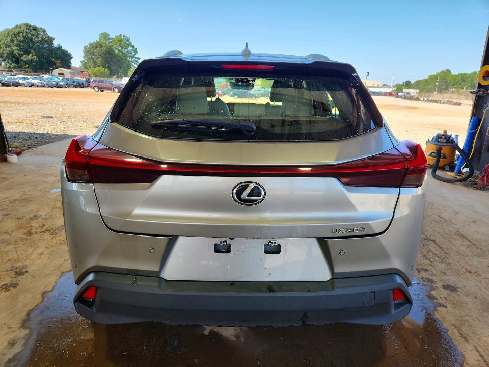 Photo 6 from auction – 2022 LEXUS UX 200 with VIN JTHP3JBH9N2056530