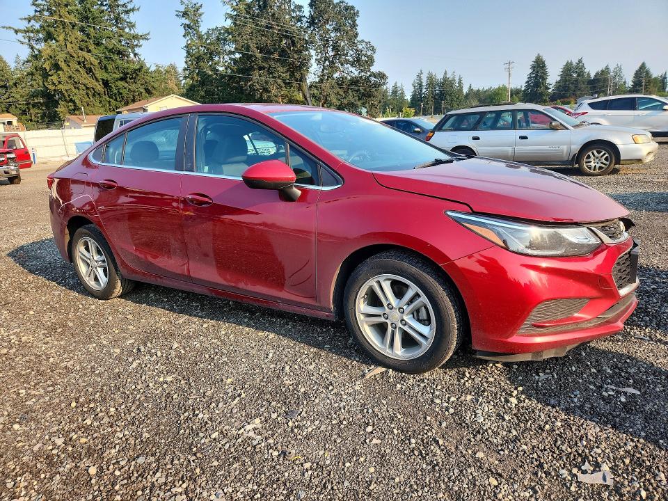 Photo 4 from auction – 2018 CHEVROLET CRUZE with VIN 1G1BE5SM2J7238943