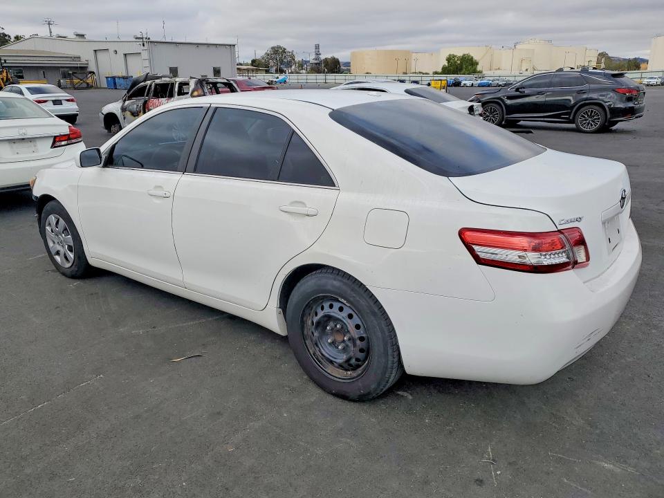 Photo 2 from auction – 2011 TOYOTA CAMRY with VIN 4T4BF3EK6BR125214