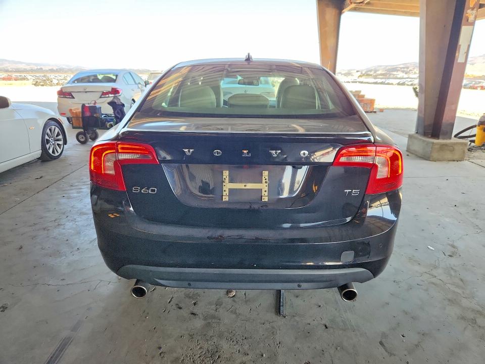 Photo 6 from auction – 2013 VOLVO S60 with VIN YV1612FH1D1204400