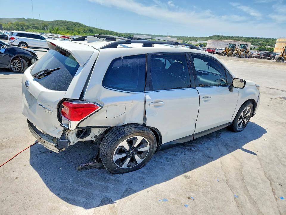 Photo 3 from auction – 2017 SUBARU FORESTER with VIN JF2SJARC4HH429813