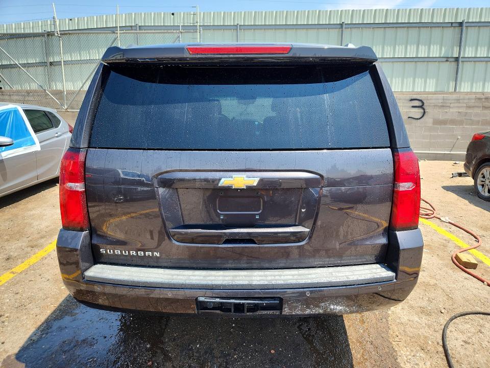 Photo 6 from auction – 2017 CHEVROLET SUBURBAN with VIN 1GNSKHKC1HR340992