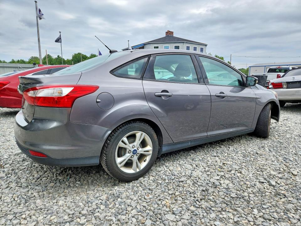 Photo 3 from auction – 2014 FORD FOCUS with VIN 1FADP3F22EL178575