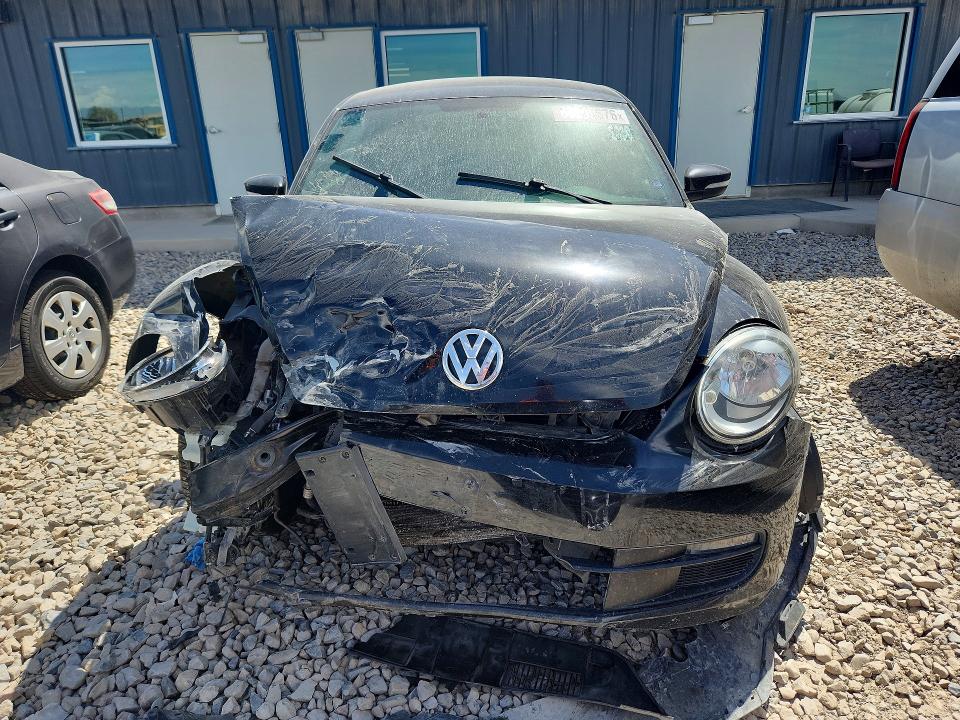 Photo 5 from auction – 2012 VOLKSWAGEN BEETLE with VIN 3VWHP7AT2CM631816