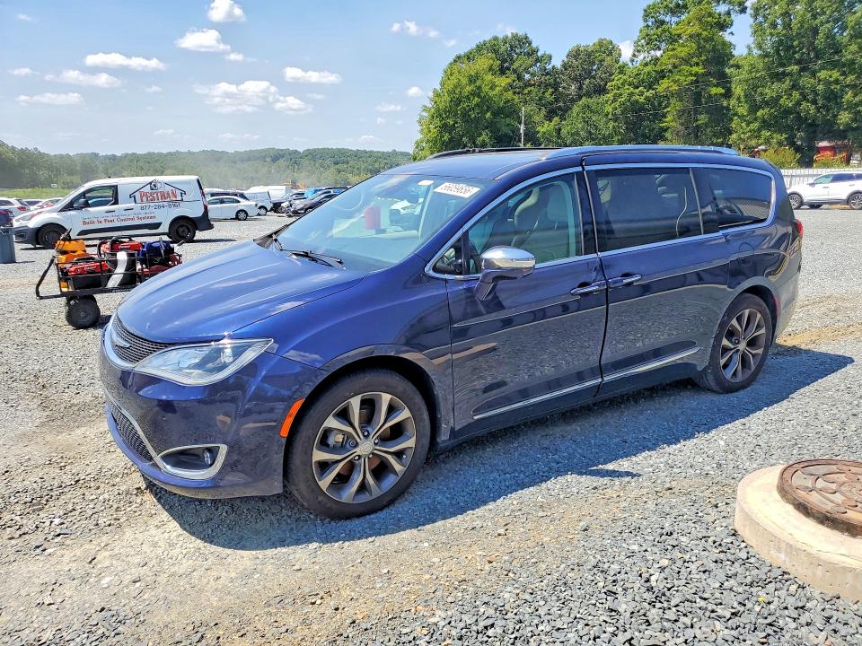 CHRYSLER PACIFICA 2017 with VIN 2C4RC1GG5HR727269 - Photo from auction