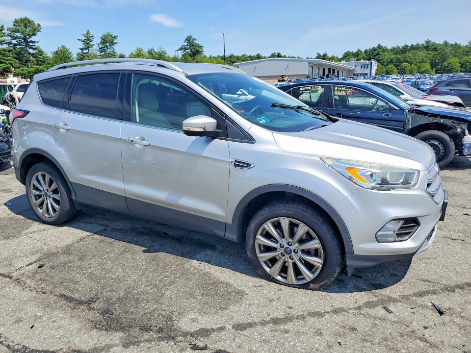 Photo 4 from auction – 2017 FORD ESCAPE with VIN 1FMCU9J91HUD95955