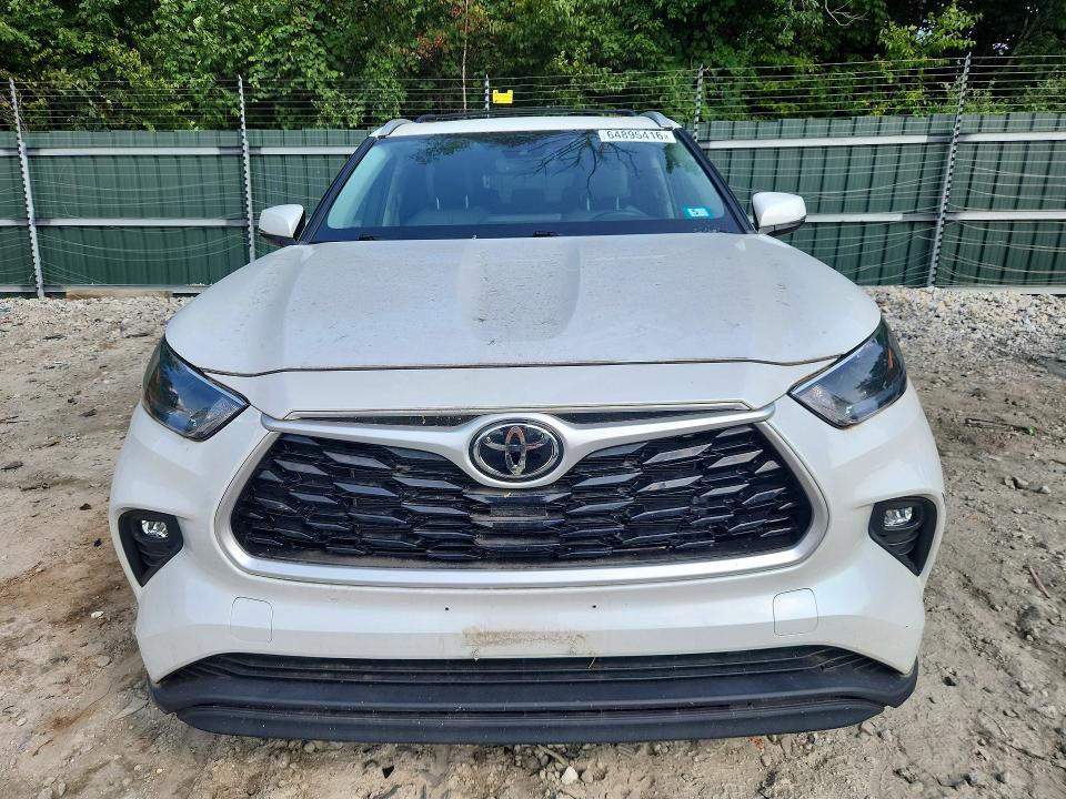 Photo 5 from auction – 2022 TOYOTA HIGHLANDER with VIN 5TDHZRBH3NS216459